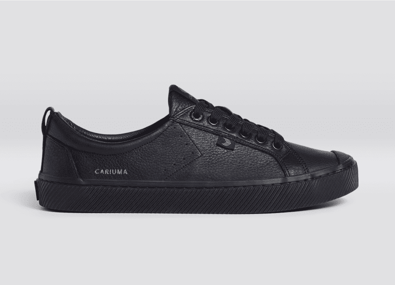 oca low all black premium leather.slideshow1